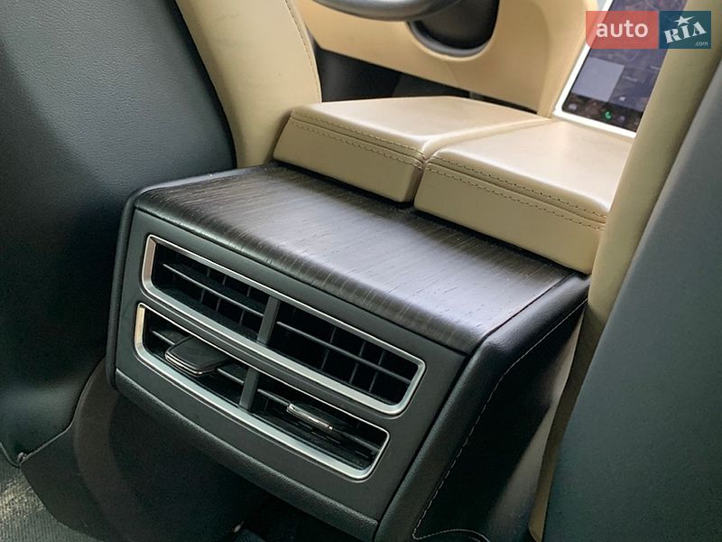 Лифтбек Tesla Model S 2015 в Чернигове