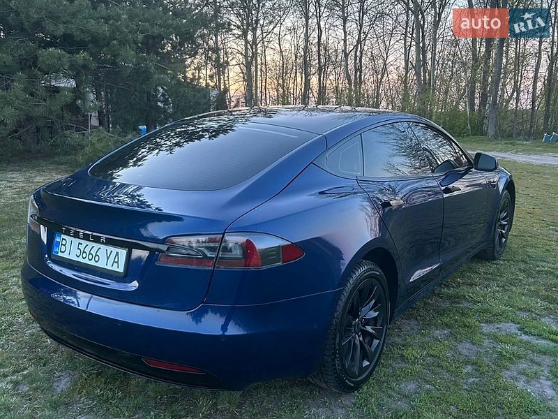 Ліфтбек Tesla Model S 2017 в Пирятині