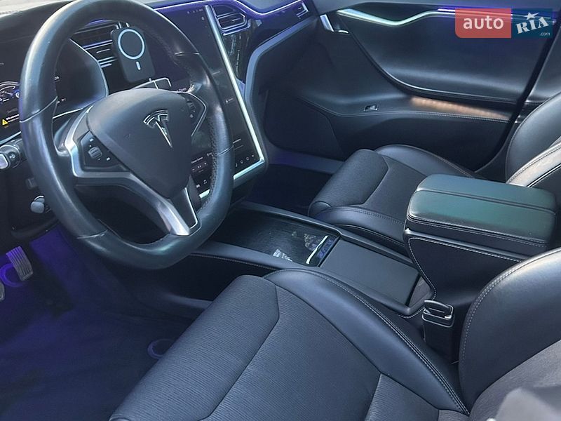 Ліфтбек Tesla Model S 2017 в Пирятині