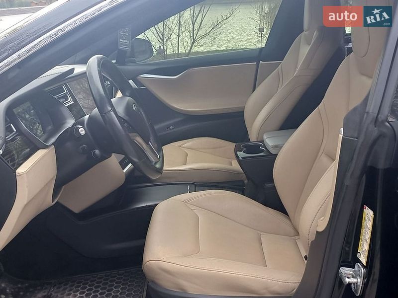 Лифтбек Tesla Model S 2016 в Ивано-Франковске