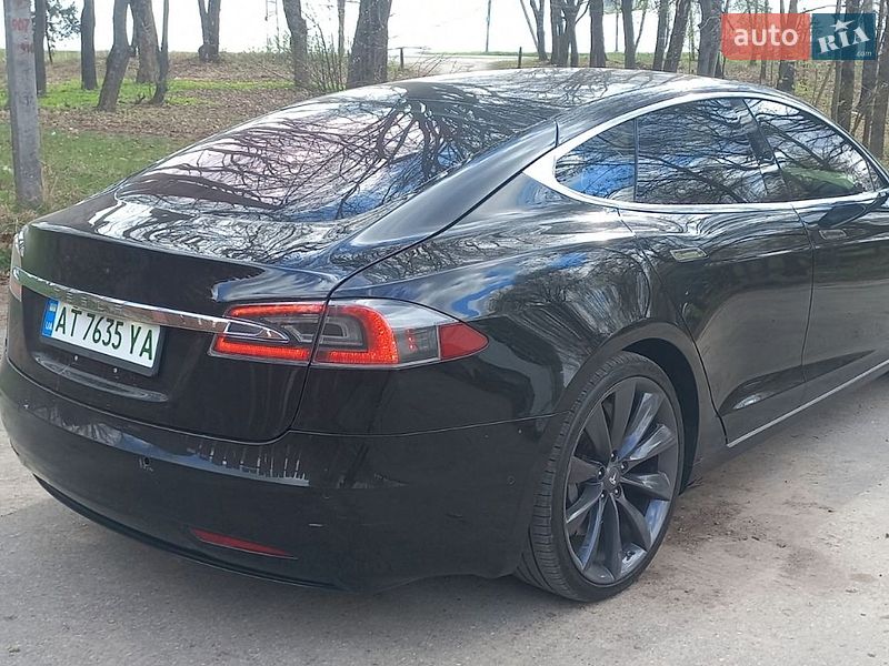 Лифтбек Tesla Model S 2016 в Ивано-Франковске