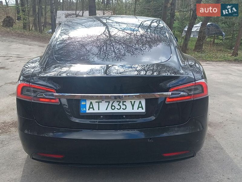 Лифтбек Tesla Model S 2016 в Ивано-Франковске