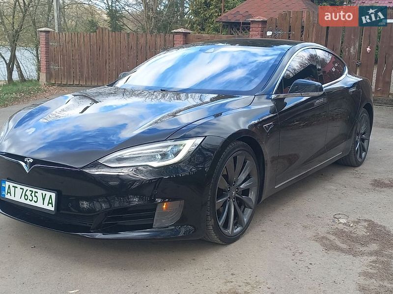 Лифтбек Tesla Model S 2016 в Ивано-Франковске