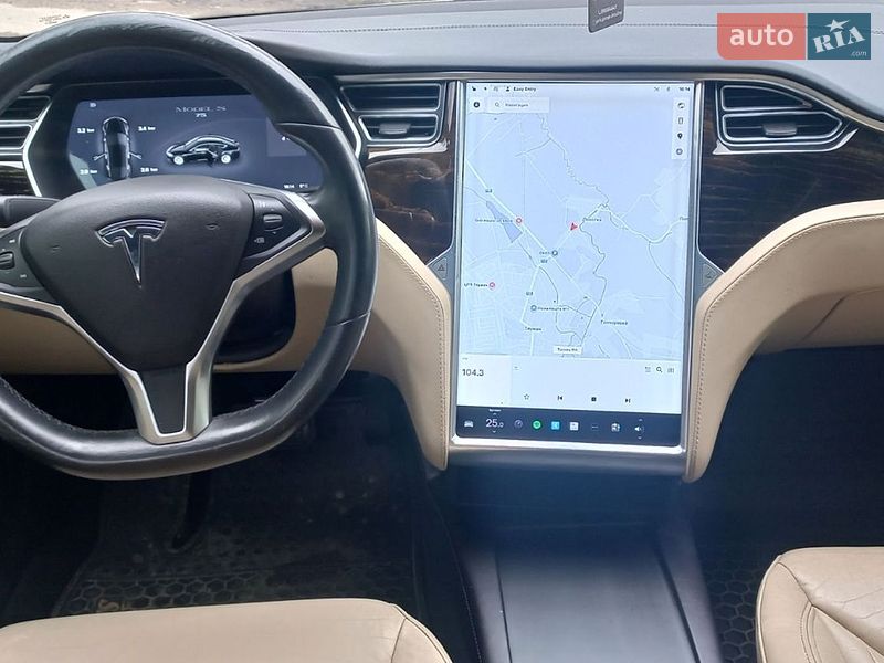Лифтбек Tesla Model S 2016 в Ивано-Франковске