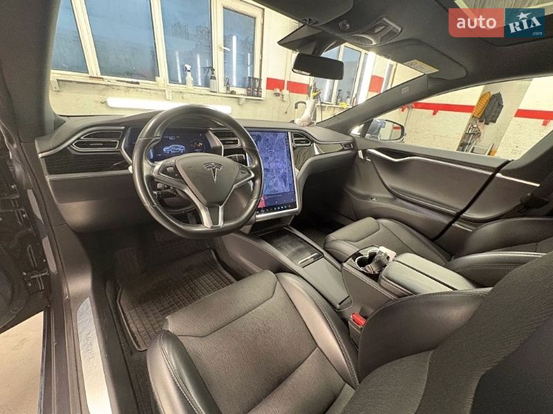 Ліфтбек Tesla Model S 2018 в Львові