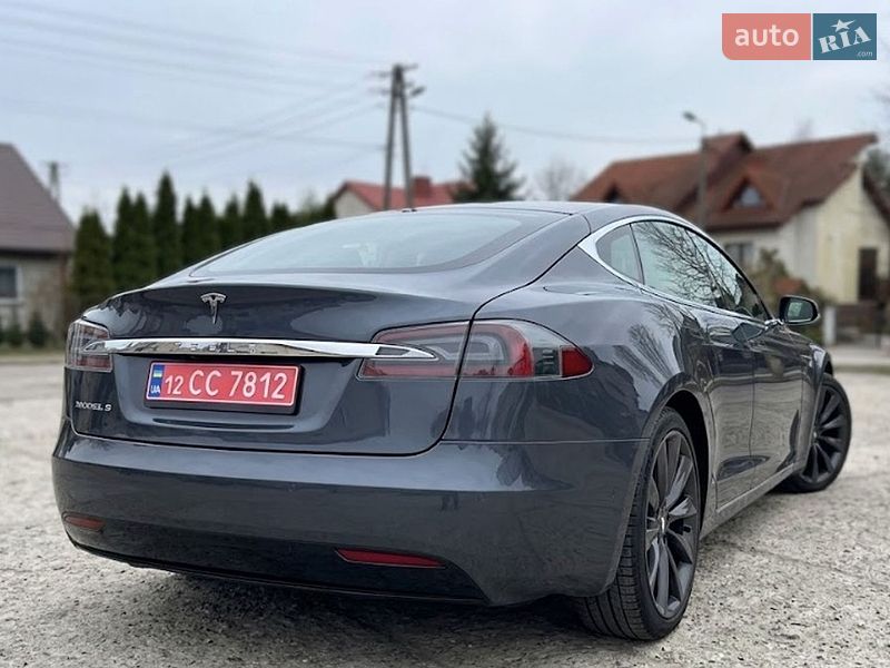 Ліфтбек Tesla Model S 2018 в Львові