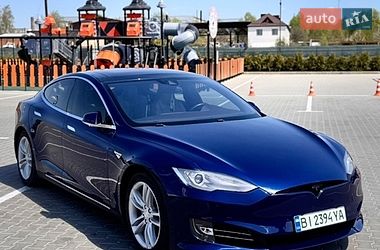Лифтбек Tesla Model S 2015 в Виннице