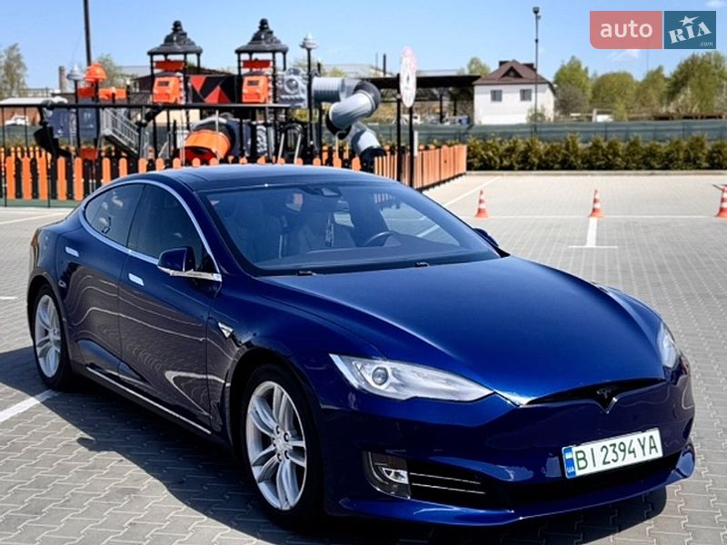 Лифтбек Tesla Model S 2015 в Виннице