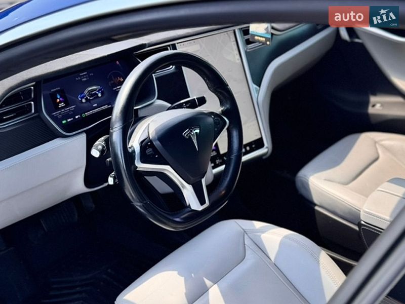 Лифтбек Tesla Model S 2015 в Виннице