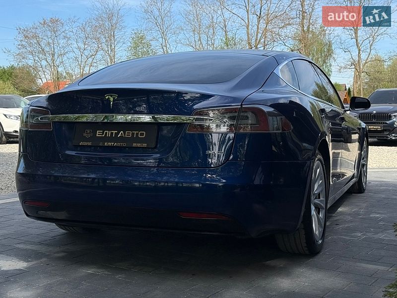 Ліфтбек Tesla Model S 2017 в Івано-Франківську