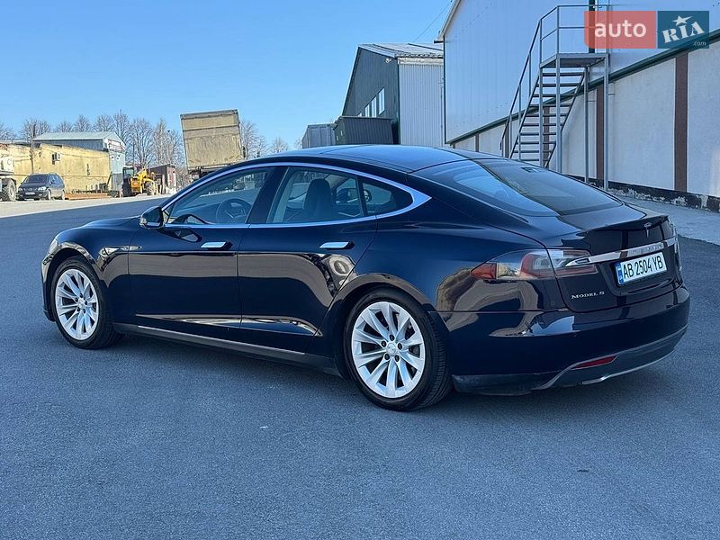 Ліфтбек Tesla Model S 2013 в Вінниці