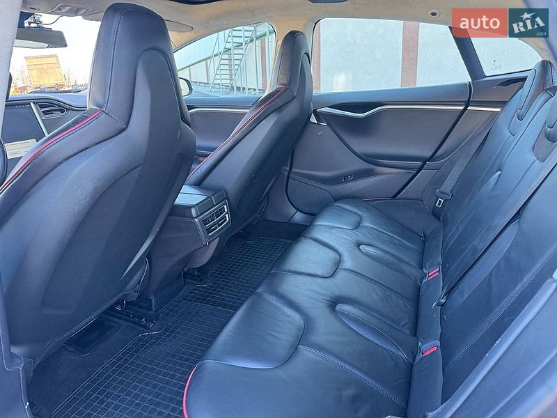 Ліфтбек Tesla Model S 2013 в Вінниці