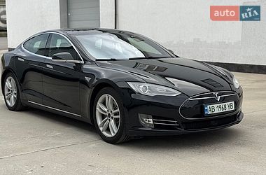 Ліфтбек Tesla Model S 2015 в Вінниці