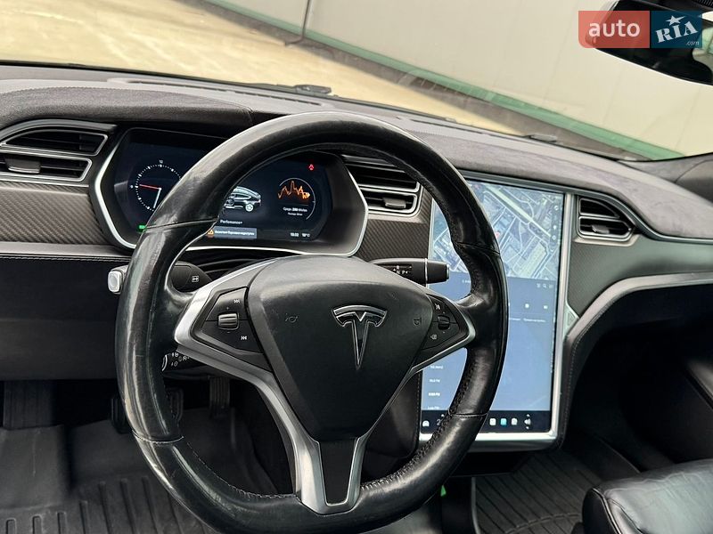 Ліфтбек Tesla Model S 2015 в Вінниці