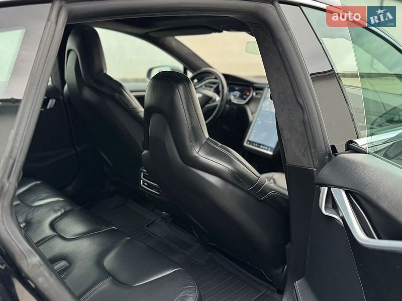 Ліфтбек Tesla Model S 2015 в Вінниці