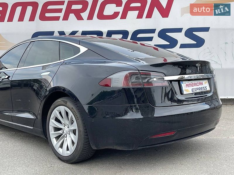 Ліфтбек Tesla Model S 2016 в Києві