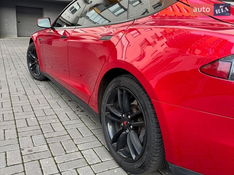 Ліфтбек Tesla Model S 2014 в Черкасах