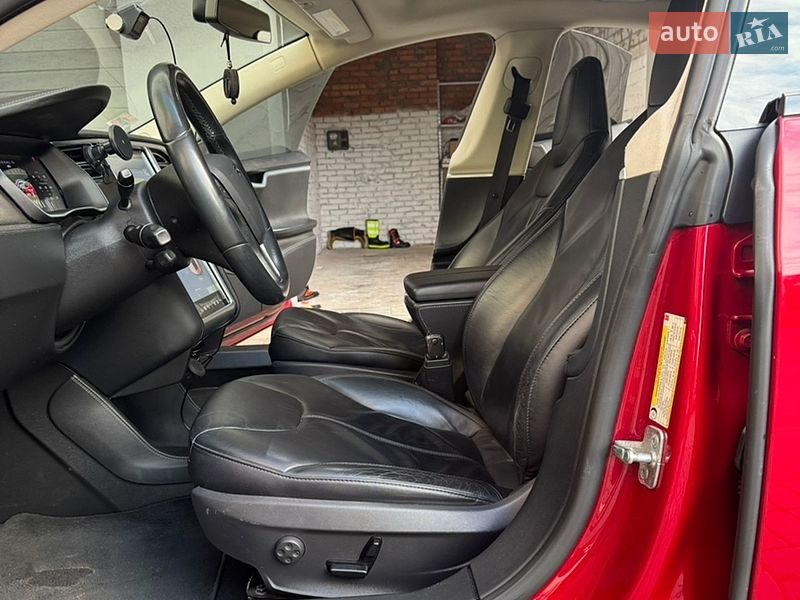 Ліфтбек Tesla Model S 2014 в Черкасах