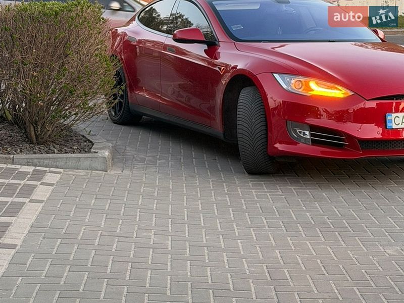 Ліфтбек Tesla Model S 2014 в Черкасах