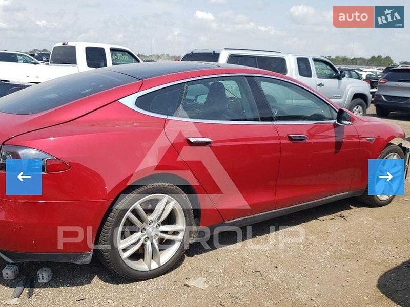 Ліфтбек Tesla Model S 2014 в Черкасах