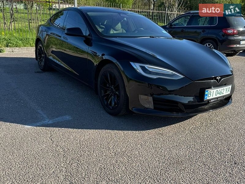 Ліфтбек Tesla Model S 2017 в Дніпрі