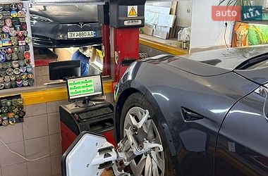 Лифтбек Tesla Model S 2017 в Киеве