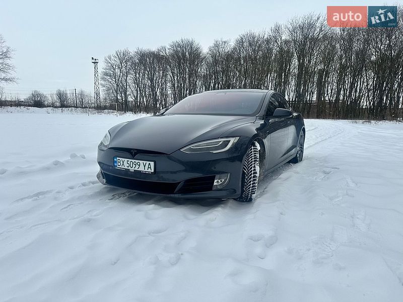 Ліфтбек Tesla Model S 2016 в Городку