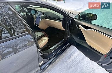 Ліфтбек Tesla Model S 2016 в Городку