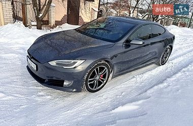 Ліфтбек Tesla Model S 2016 в Городку