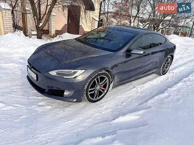 Ліфтбек Tesla Model S 2016 в Городку