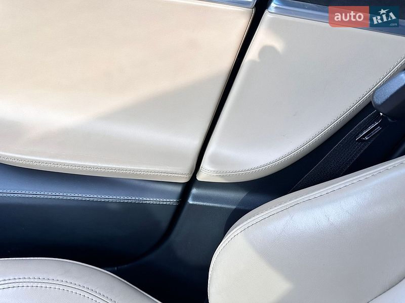 Ліфтбек Tesla Model S 2016 в Городку