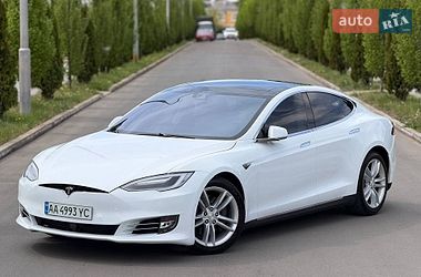 Лифтбек Tesla Model S 2015 в Киеве