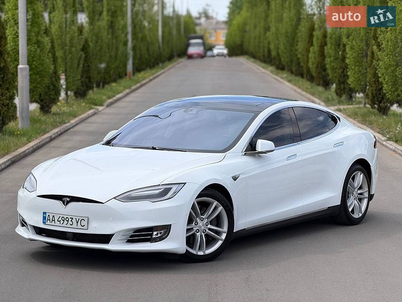 Лифтбек Tesla Model S 2015 в Киеве