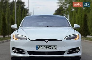 Лифтбек Tesla Model S 2015 в Киеве