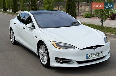 Лифтбек Tesla Model S 2015 в Киеве