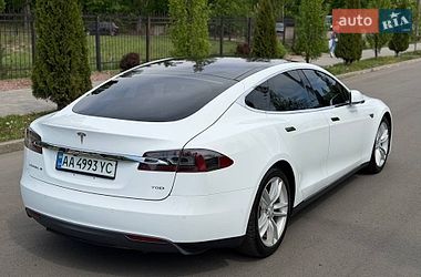 Лифтбек Tesla Model S 2015 в Киеве
