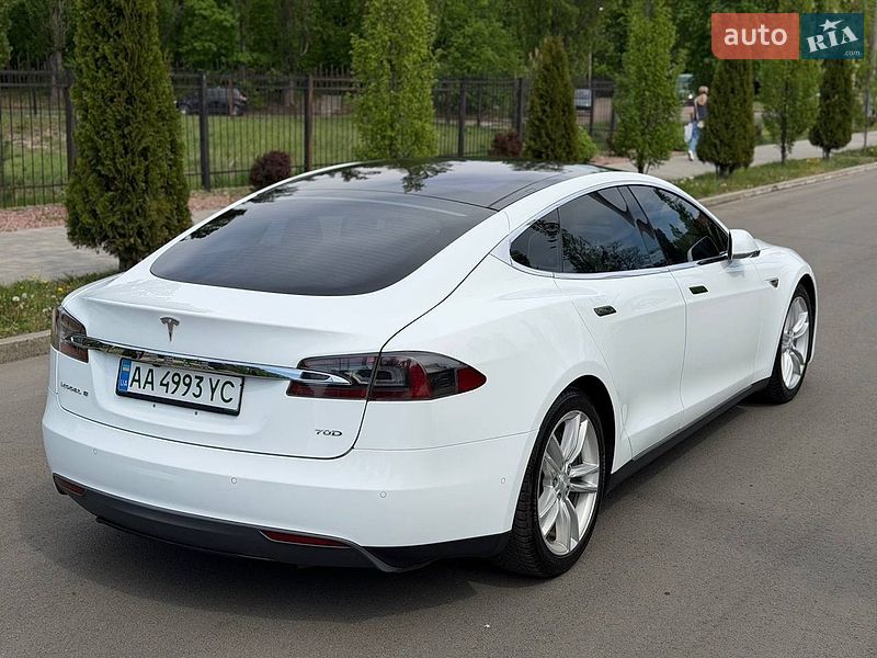 Лифтбек Tesla Model S 2015 в Киеве
