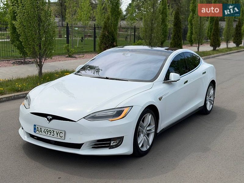 Лифтбек Tesla Model S 2015 в Киеве