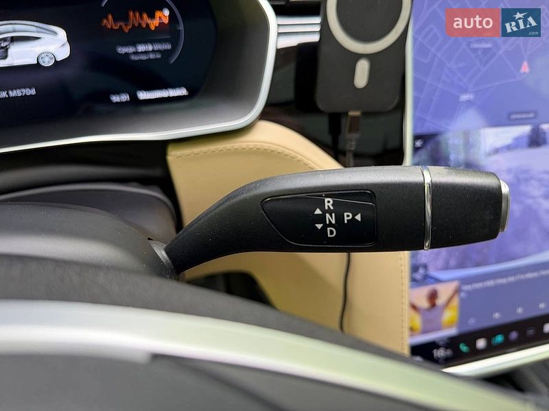 Лифтбек Tesla Model S 2015 в Киеве
