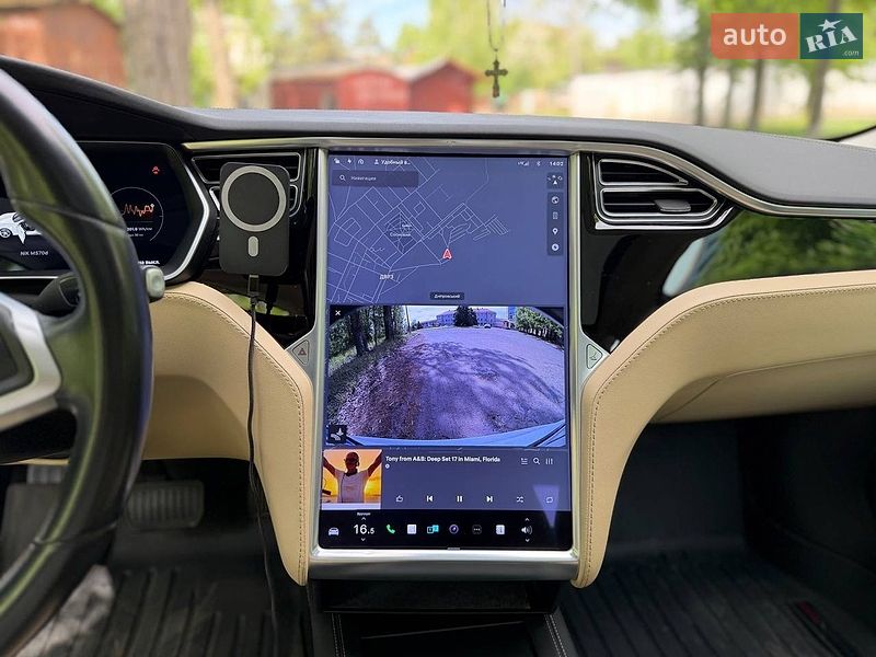 Лифтбек Tesla Model S 2015 в Киеве
