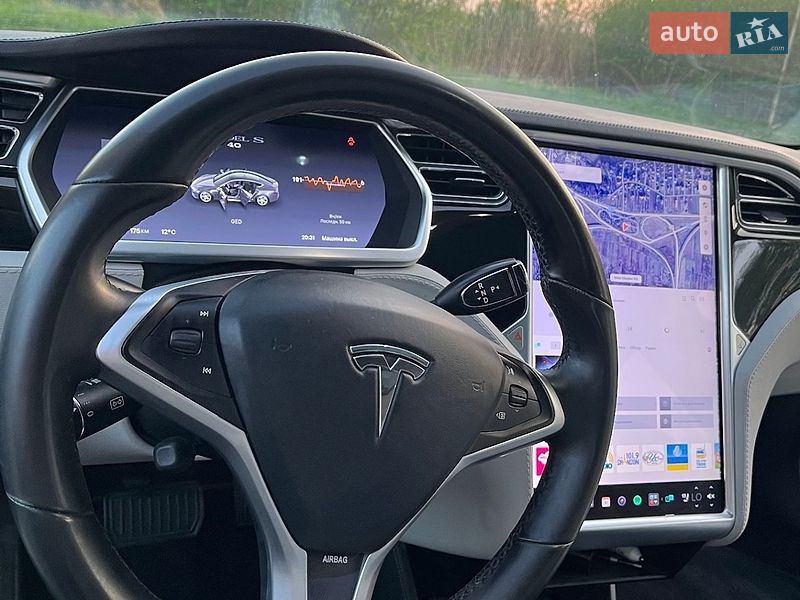 Лифтбек Tesla Model S 2013 в Львове