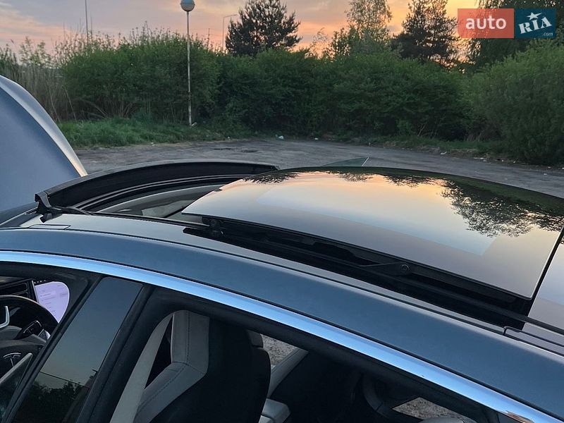 Лифтбек Tesla Model S 2013 в Львове