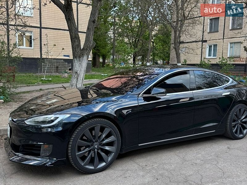Лифтбек Tesla Model S 2017 в Кривом Роге