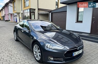 Ліфтбек Tesla Model S 2015 в Львові