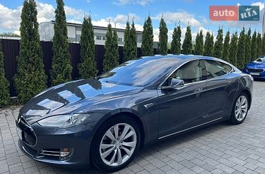 Ліфтбек Tesla Model S 2015 в Львові