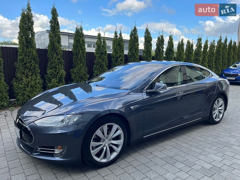 Ліфтбек Tesla Model S 2015 в Львові