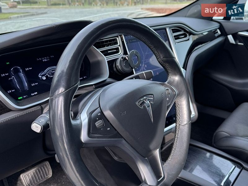 Лифтбек Tesla Model S 2017 в Киеве