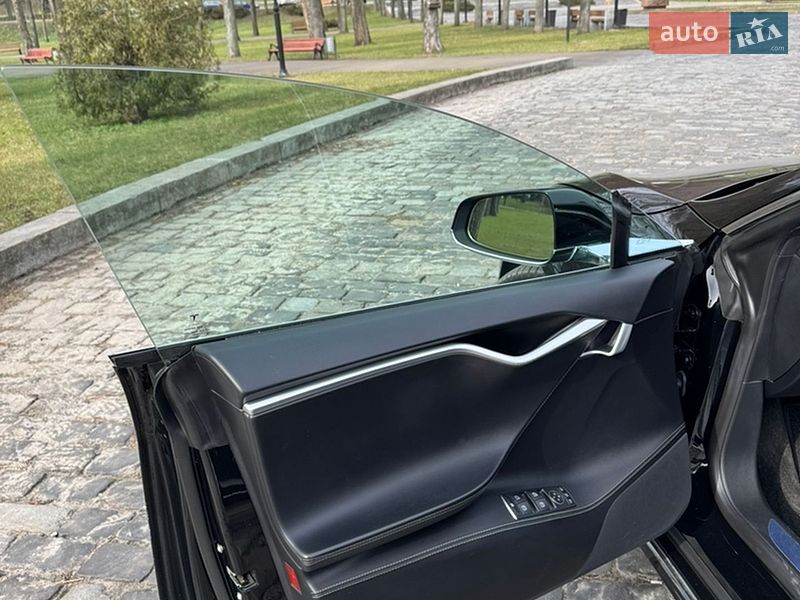 Лифтбек Tesla Model S 2017 в Киеве
