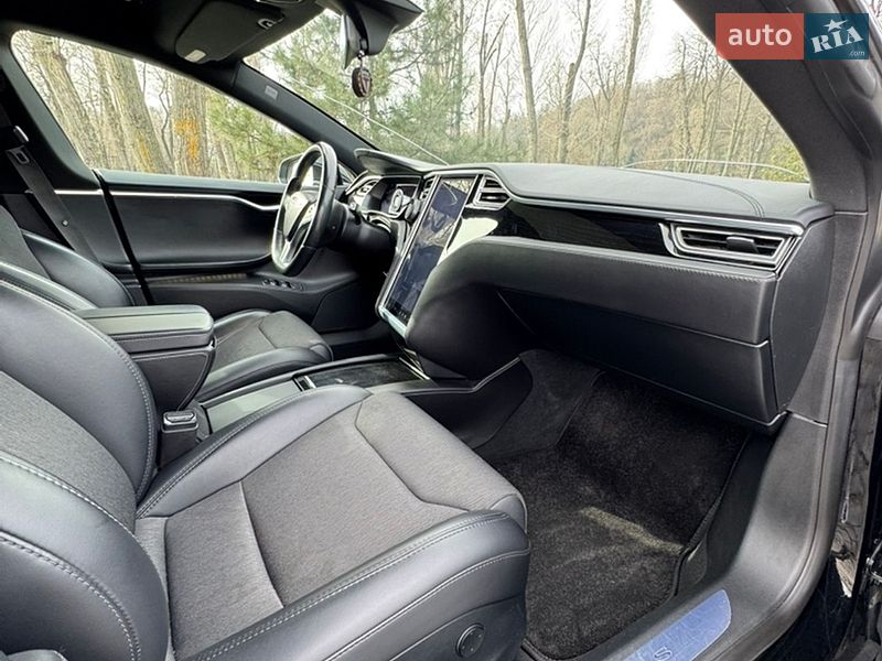 Лифтбек Tesla Model S 2017 в Киеве