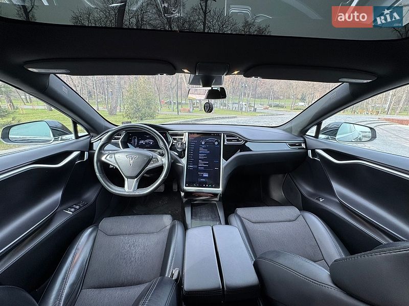 Лифтбек Tesla Model S 2017 в Киеве